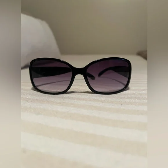 Excellent Used Condition | Liz Claiborne Women’s Sunglasses - Picture 5 of 7